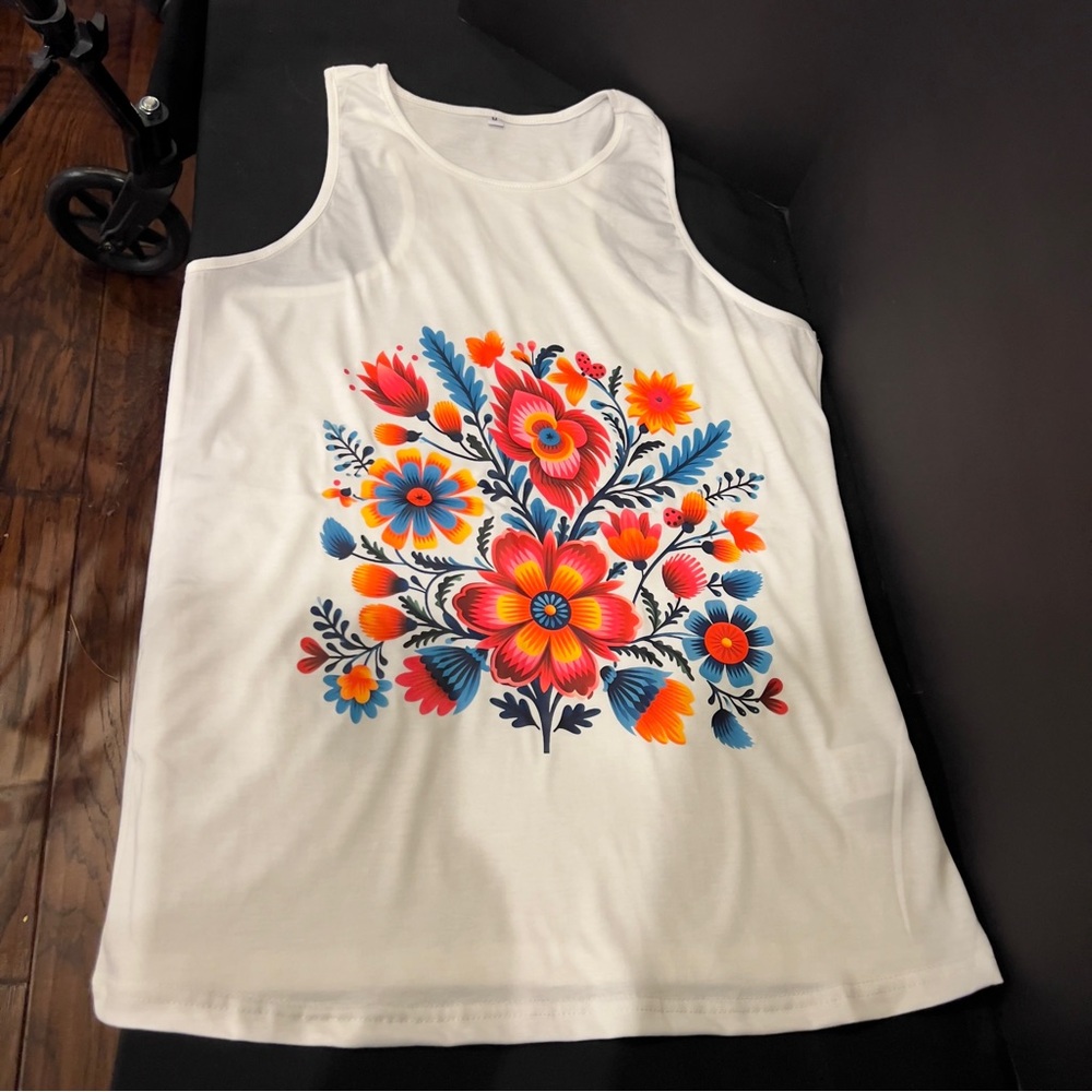 Floral Print White Tank Top. NEW